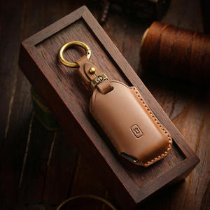 Funda de Cuero para Llaves de Kia Sportage, Sorento, Seltos, K3/K5, Funda de Piel Auténtica con Gancho Metálico, Diseño con Costuras Naranjas - Product Image 1