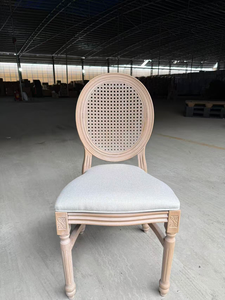 Chaise <span class=keywords><strong>Louis</strong></span> en résine à grain de bois, avec coussin amovible, emballage compact, durable, écologique, pour <span class=keywords><strong>restaurant</strong></span>, extérieur et mariage, vente en gros - Product Image 4