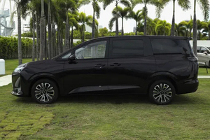 Wuling Xingguang 730, Monovolumen de Lujo a Gasolina, Nuevo Modelo 2026, 5 Puertas, 7 Asientos, Transmisión Automática, Fabricado en China, Aspiración Natural, LED - Product Image 4