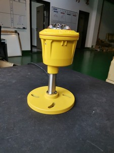 Lampe de signalisation LED de type B à faible intensité ICAO FAA, rouge, à émission constante 32,5 cd, IP65, pour la sécurité des tours radio, des tours de refroidissement et des hangars - Product Image 3
