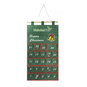 Calendrier de l'Avent en feutre polyester vert de Noël avec chiffres blancs, motifs pingouin et flocon de neige brodés, 25 poches, décoration suspendue - Product Image 1