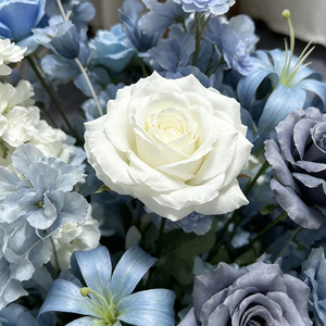 Arreglo de Flores Artificiales Promise, Flores de Seda Mixtas en Azul y Blanco, Decoración de Boda, Estilo Clásico, Hecho a Mano, Alta Simulación - Product Image 3