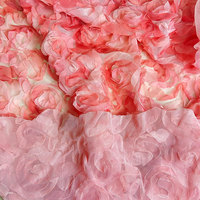 Fourniture d'usine Confortable Rouge Rose Dentelle Vintage 3d Rose Motif Floral Broderie Tissu Rosette Tissu Pour Robe De Mariée
