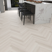 Planche de vinyle antidérapante Couleur gris clair Plancher de chêne à chevrons Plancher de bois Chevron Plancher de SPC à chevrons