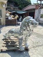 Sculpture de lion en mosaïque de miroir argenté grandeur nature, statue d'animal en fibre de verre, ornement de lion fait à la main pour la décoration extérieure de villa et de jardin