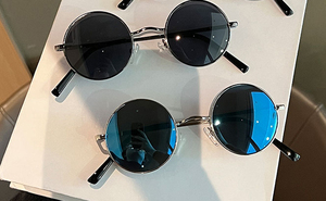 Xinrunjin แว่นกันแดดสีฟ้าออกแบบโลโก้ได้ตามต้องการแฟชั่นขายปลีกทันสมัยสำหรับงานอีเว้นท์สไตล์สตรีทอินฟลูเอนเซอร์ของขวัญส่งเสริมการขายของขวัญเพื่อธุรกิจ - Product Image 3