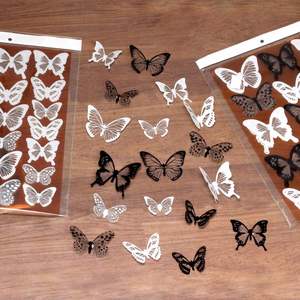18 Piezas de Mariposas 3D Blancas y Negras, Adhesivos de Pared Huecos de PVC, Adhesivos Creativos para Decoración del Hogar y Fotografía - Product Image 2