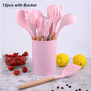 <span class=keywords><strong>Set</strong></span> Peralatan Dapur Ramah Lingkungan 12 Buah Grosir dengan Alat Masak Silikon Gagang Kayu Pilihan Logo Kustom untuk Penggunaan di Rumah - Product Image 4