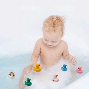 Canards en caoutchouc qui couinent de 3,54 pouces, jouets de bain pour la douche, décorations pour tableau de bord de voiture, cadeaux de fête d'anniversaire et cadeaux amusants - Product Image 2