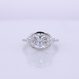 Bague de fiançailles en or massif 9K 10K 14K 18K blanc, jaune, rose, avec diamant de laboratoire 1 carat D VS1 ovale serti clos - Product Image 1