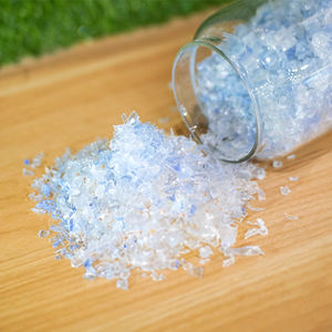 Matériau en flocons polyvalent pour animaux de compagnie, utilisations industrielles multiples, production de fibres, fabrication de feuilles, applications de thermoformage - Product Image 3