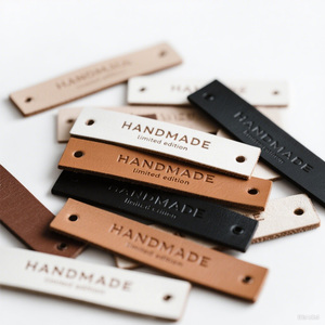 Tùy chỉnh thương hiệu Logo dập nổi quần áo thẻ PU Faux Da các bản vá lỗi trong cuộn hình dạng cho quần jean quần áo mũ Găng Tay May nhãn - Product Image 2