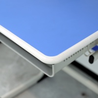 Bureaux et chaises ergonomiques en acier et bois pour étudiants, design contemporain, durables et écologiques pour les écoles, les établissements de formation et les familles