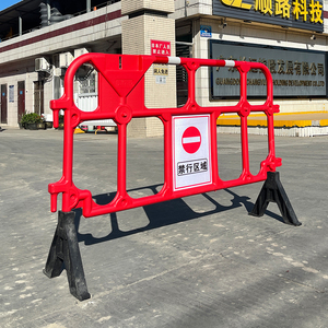 Barrera de Tráfico de Plástico HDPE de 1600*1000 mm Moldeada por Soplado, Barrera de Seguridad Temporal para Control de Multitudes - Product Image 3