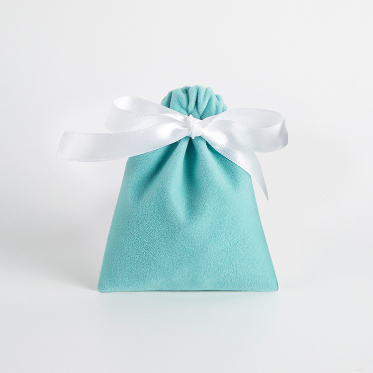 Bleu avec corde blanche