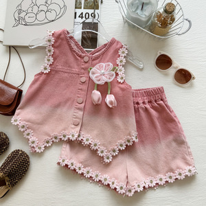 Conjunto <span class=keywords><strong>de</strong></span> Mezclilla Nuevo para Niñas, Top sin Mangas con Flores <span class=keywords><strong>de</strong></span> Verano, Pantalones Cortos <span class=keywords><strong>de</strong></span> Encaje, Conjunto <span class=keywords><strong>de</strong></span> Dos Piezas, Ropa para Niños - Product Image 1