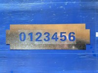 Pochoirs en métal découpés au laser en alliage d'aluminium ajouré réutilisables pour l'identification des équipements de peinture au pistolet