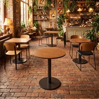 Tables et chaises rétro esthétiques, meubles aux tons vintage chaleureux pour les cafés et boulangeries de loisirs