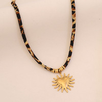 Collier vintage en acier inoxydable avec pendentif en forme de soleil, de papillon et de cœur en cuir tressé plaqué or, bijoux