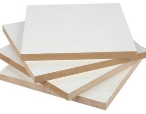 Panneau de placage en mélamine blanche Q Modern 4x8 3-18mm, résistant à l'humidité, E1, panneau MDF de première qualité pour armoire - Product Image 1