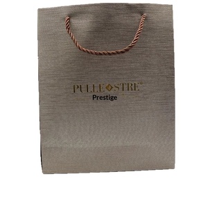 Bolsa de Regalo de Lujo con Estampado Dorado en Relieve para Llevar Té con Leche en el Festival del Bote del Dragón - Product Image 1
