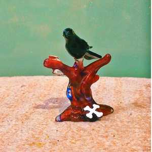 Miniatura de Pájaro de Cristal de Murano Hecha a Mano sobre Base de Árbol Roja, Tema Animal, Adorno Navideño - Product Image 2