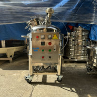 Cuve de mélange pneumatique personnalisable en acier inoxydable 200L avec agitateur et moteur 2kW pour la production de parfums et d'alcool SUS304/316