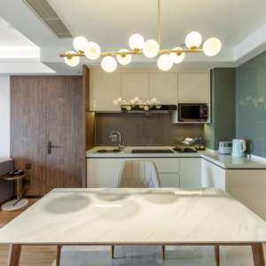 Ensemble de meubles sur mesure en bois massif de style moderne, de qualité supérieure, pour appartements de luxe et flats de prestige - Product Image 2