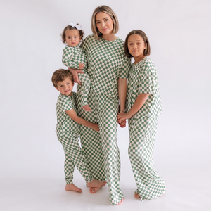 20 Años de Experiencia OEM ODM, Pijamas Familiares con Estampado Completo a Cuadros Verde Salvia, Ropa de Dormir de Bambú Modal para Mamá, Niño y Bebé, Personalización Gratuita - Product Image 1