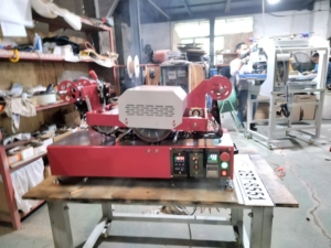 Máquina de Estampado en Caliente de Escritorio con Rodillo de Calentamiento Metálico de 24 cm para Estampado de Láminas en Placas de Matrícula de Automóviles, Remolques, Camiones y Motocicletas - Product Image 3