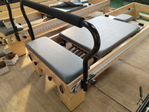 La migliore vendita di alta qualità <span class=keywords><strong>Pilates</strong></span> Reformer Core letto Full <span class=keywords><strong>Side</strong></span> Track <span class=keywords><strong>Pilates</strong></span> macchina commerciale in legno <span class=keywords><strong>Pilates</strong></span> - Product Image 4