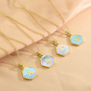 Edelstahl-Schmuck Blaue Muschel-Schmuckstücke Buchstaben-Anhänger Stahlkette 26 Buchstaben-Anhänger Alphabet-Halskette Geschenk für Frauen - Product Image 2