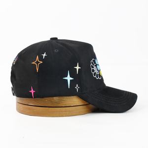 Gorras Personalizadas Sombrero INNEDIT de 5 Paneles en Gamuza Dobby, Gorra de Béisbol con Bordado de Flores y Estrellas - Product Image 4