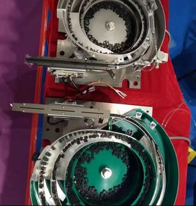 Los alimentadores de tornillo automáticos YaoLin y los alimentadores de contador/vibración se utilizan en sistemas de alimentación automática - Product Image 3