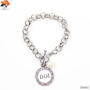 DOI BCustom hermandad carta Zeta Phi beata pulsera de perlas blancas joyería hermandad griega y productos de fraternidad - Product Image 1
