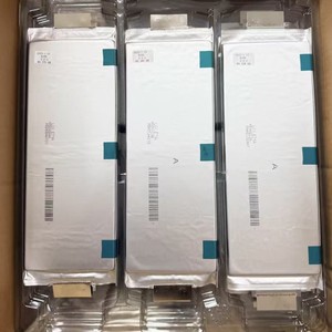 Batteria a polimeri di litio ricaricabile a stato solido NMC 10C da 3.7V 63Ah per N2.2, 2000 cicli, -30~55°C - Product Image 6
