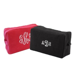 Bolsa de maquillaje de viaje personalizada, bolsa de cosméticos de lona con monograma - Product Image 1