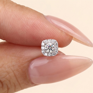 Boucle d'oreille clou de luxe en argent sterling S925 massif, avec moissanite certifiée couleur D, sertie halo carré, pour piercing de cartilage, à dos plat - Product Image 2
