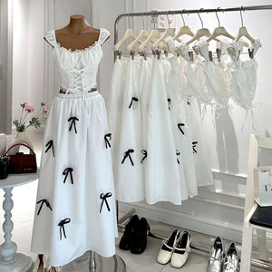 Conjunto de Top Corsé de Encaje y Falda Maxi Lisa de Algodón, Conjunto de Dos Piezas, Corte Regular, Tejido Transpirable - Product Image 1