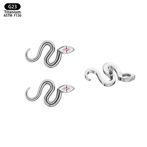 Clous d'oreilles en titane G23 en forme de serpent 10,5 mm avec zircon blanc pour piercing du cartilage - Product Image 5