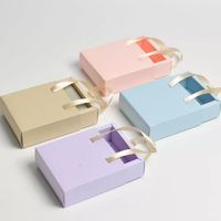 Boîte à bijoux rigide de luxe avec logo personnalisé, avec poignée, emballage en papier portable pour bague, collier, boucles d'oreilles, boîte cadeau en gros