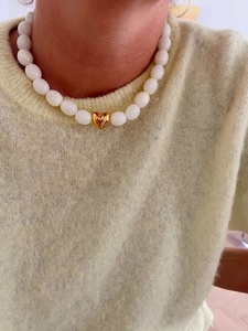 Collier vintage en résine colorée plaqué or 18 carats pour femme, bijou géométrique épais couleur bonbon, idéal pour l'été, cadeau tendance - Product Image 4