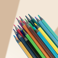 Crayons de couleur triangulaires en plastique recyclé non solubles, 24 couleurs |   Art durable personnalisable (couleurs/logo/emballage) vendu à l'unité