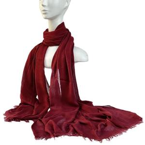 Zifeng OEM moda 100% rayón Color sólido doblado fino arruga fina transpirable suave bufanda pañuelo chal - Product Image 6