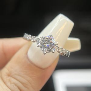 خواتم الزفاف الكلاسيكية VVS D اللون 1 2 قيراط رائعة مستديرة قطع المويسانيتي الخطوبة للنساء الصلبة S925 الفضة والمجوهرات الراقية - Product Image 1