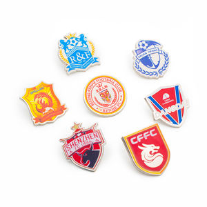 مجموعات دبابيس طية صدر قابلة للتخصيص بشعار فريق كرة القدم للبيع بالجملة شارات نادي مطبوعة بالأشعة فوق البنفسجية دبابيس كرة قدم من المينا الناعمة - Product Image 3