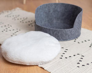 2025 Cama de gato cómoda de fieltro redondo más vendida con cojín lavable - Product Image 4