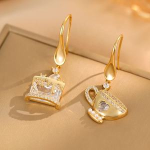 Pendientes de Botón Asimétricos de Moda Francesa para Mujer, Estilo Retro, Geométricos, de Cobre y Circonita, con Diseño de Copa de Agua, de Alta Gama, con Temperamento Exclusivo - Product Image 1