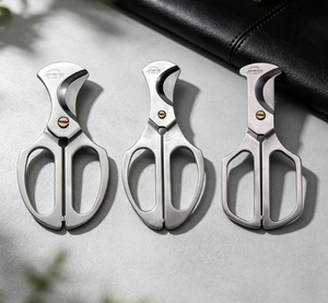 Coupe-cigares personnalisé en acier inoxydable, coupe en V, accessoire portable pour cigares - Product Image 1