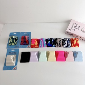 Supporto Magnetico per Telefono Cellulare Leyi, Impugnatura Universale in Silicone Flessibile Antistress per Uso su Scrivania e Letto - Product Image 2